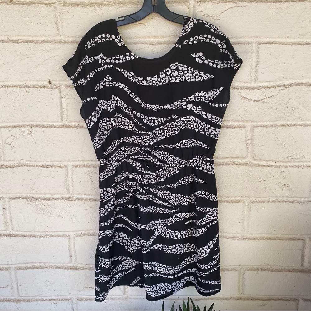 Kensie black and white scoop neck dress